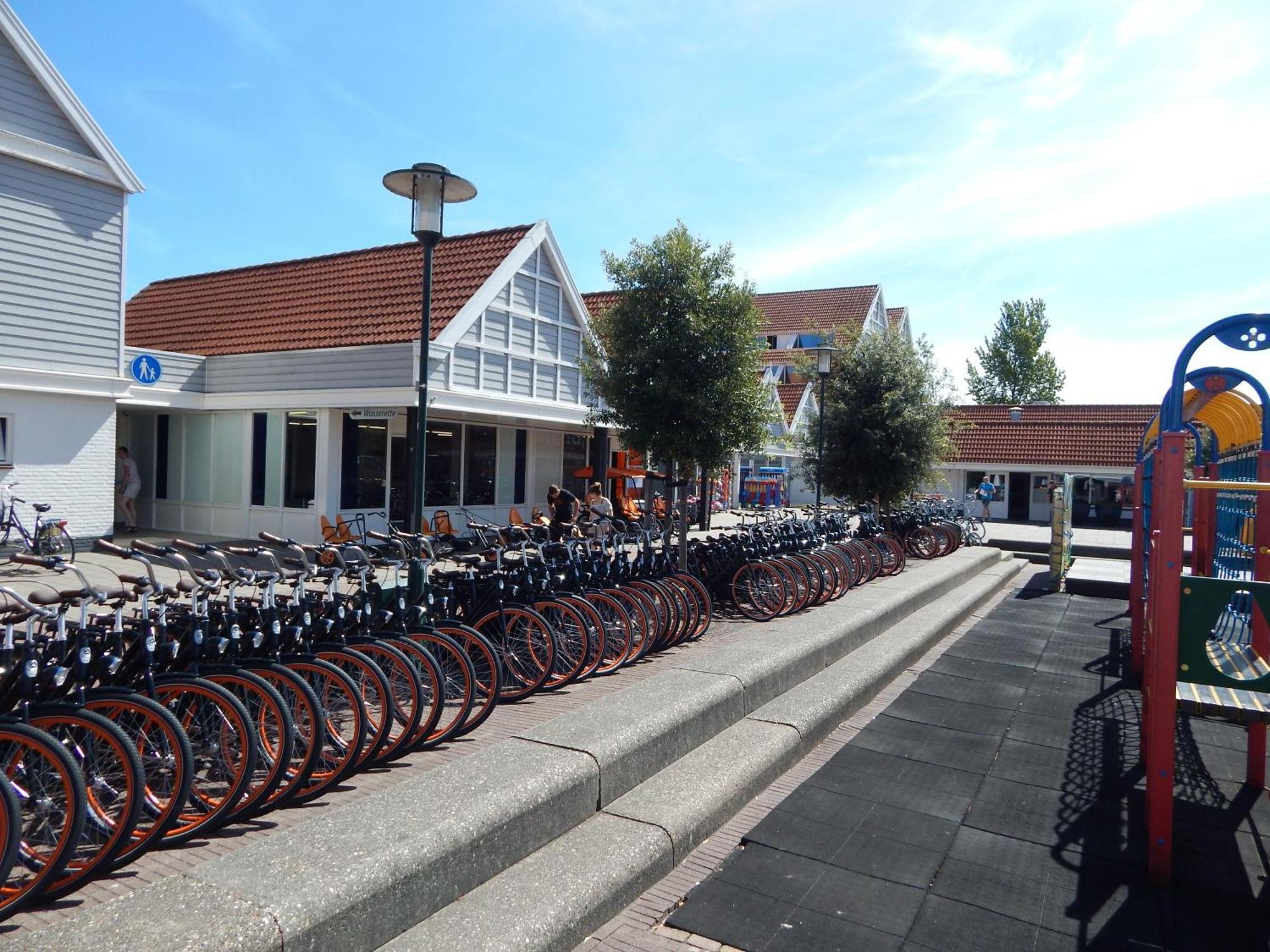 Traumhaftes freistehendes Ferienhaus, an der See, Strand, Yachthafen, W-Lan Bruinisse Exterior foto