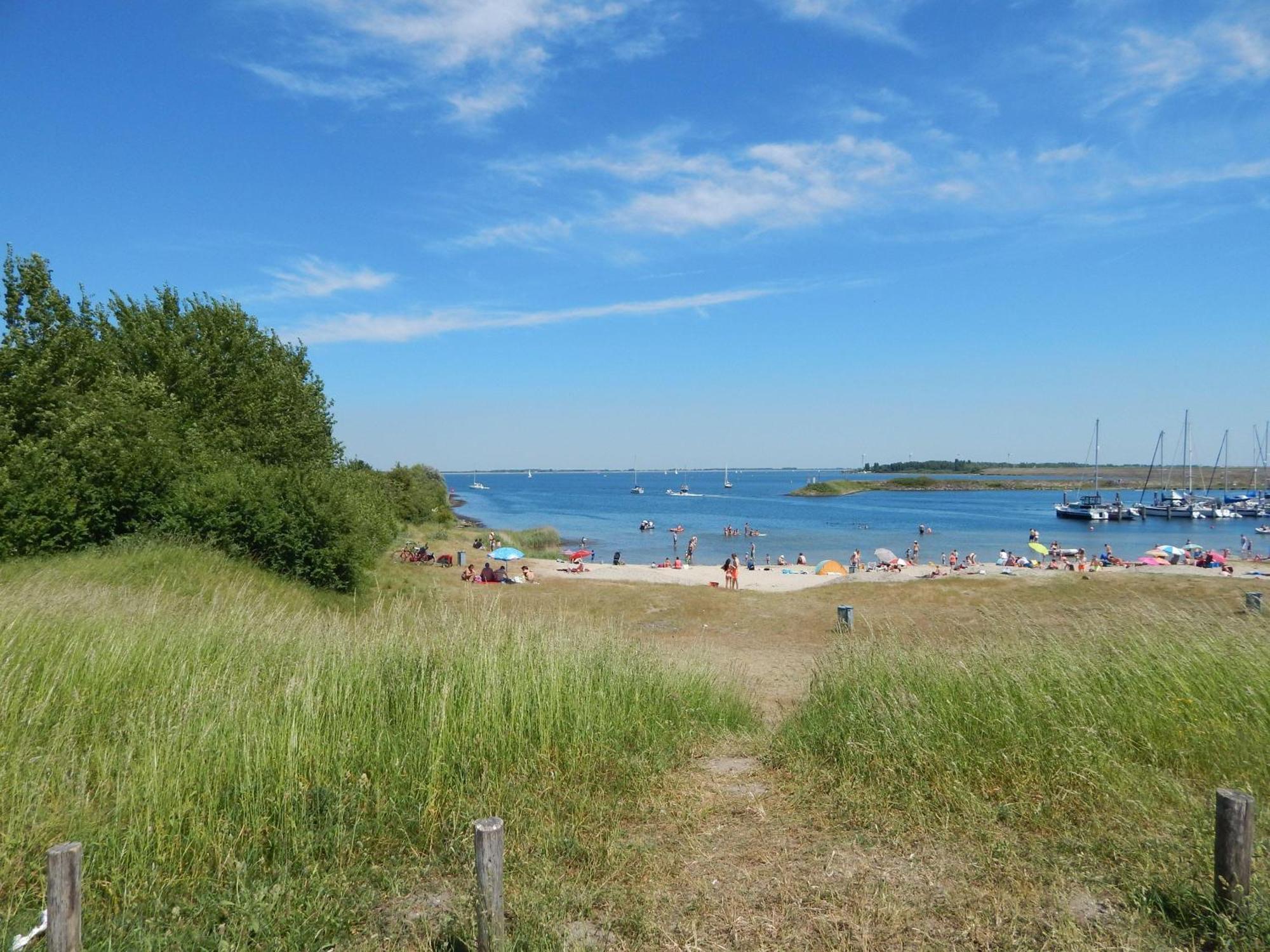 Traumhaftes freistehendes Ferienhaus, an der See, Strand, Yachthafen, W-Lan Bruinisse Exterior foto